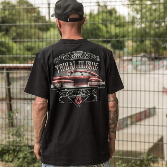 TRIBAL FLEETLINE T-SHIRT BEI J.M. FORD DESIGNS