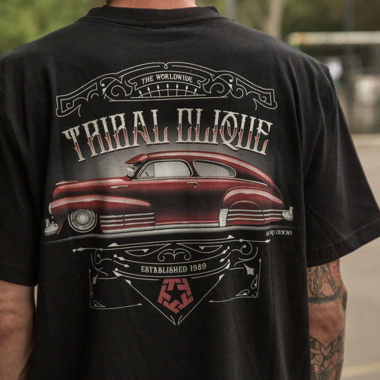 TRIBAL FLEETLINE T-SHIRT BEI J.M. FORD DESIGNS