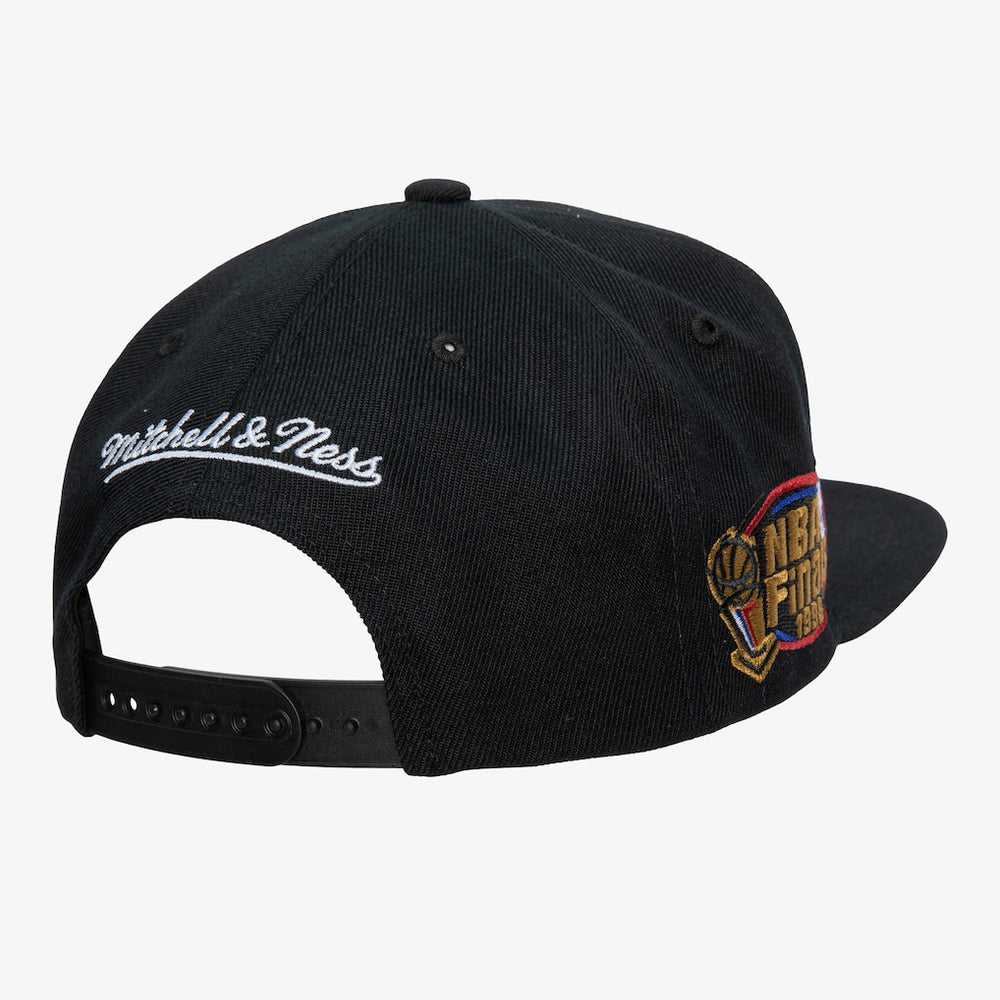 Black Chicago Bulls Hardwood Classics Top Spot Snapback Hat